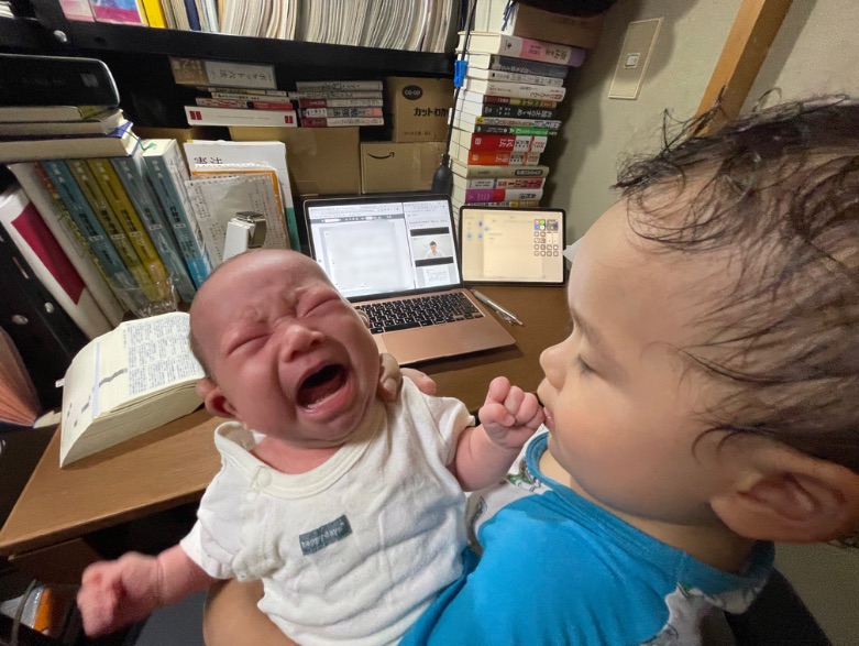 勉強部屋 with 2人の赤ちゃん